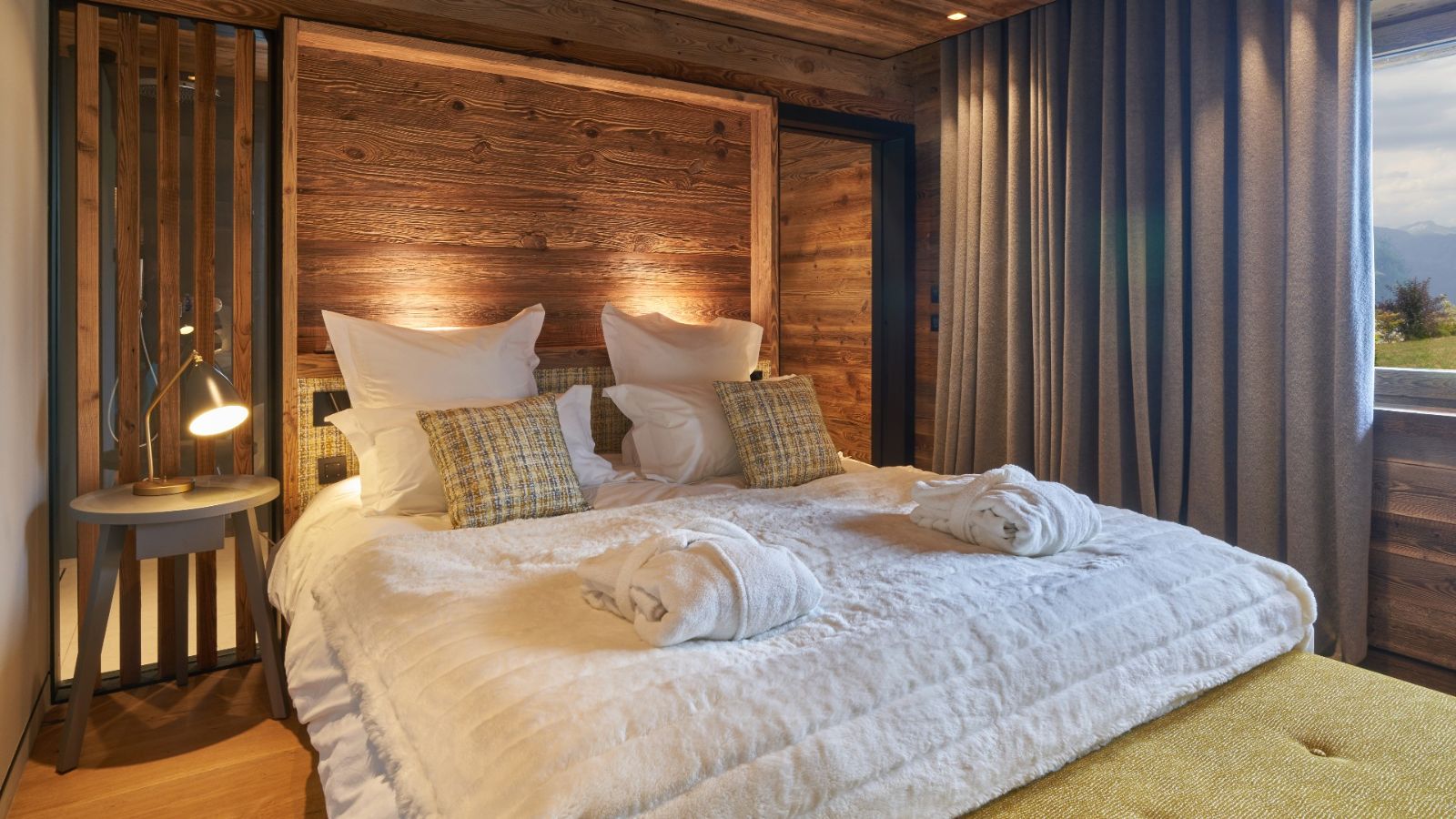 Luxury-Ski-Chalet-Megeve-Chalet-Panorama-Oxford-Ski-Bedroom (1).jpg