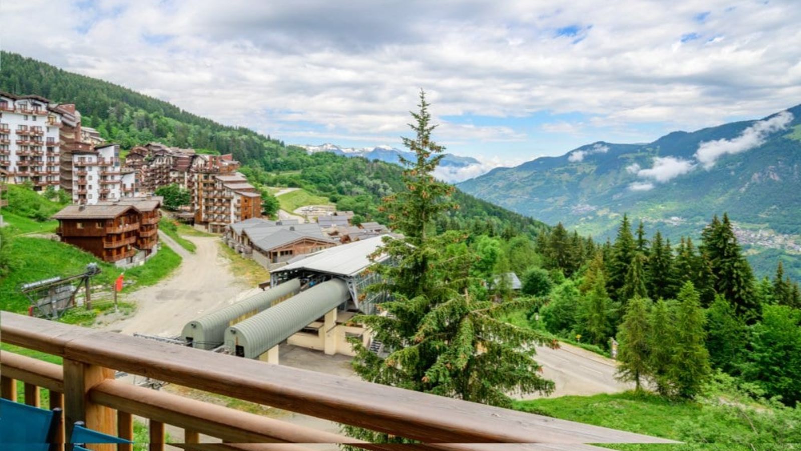Luxury-Ski-Chalet-La-Tania-Chalet-3sixty-Oxford-Ski-View.jpg
