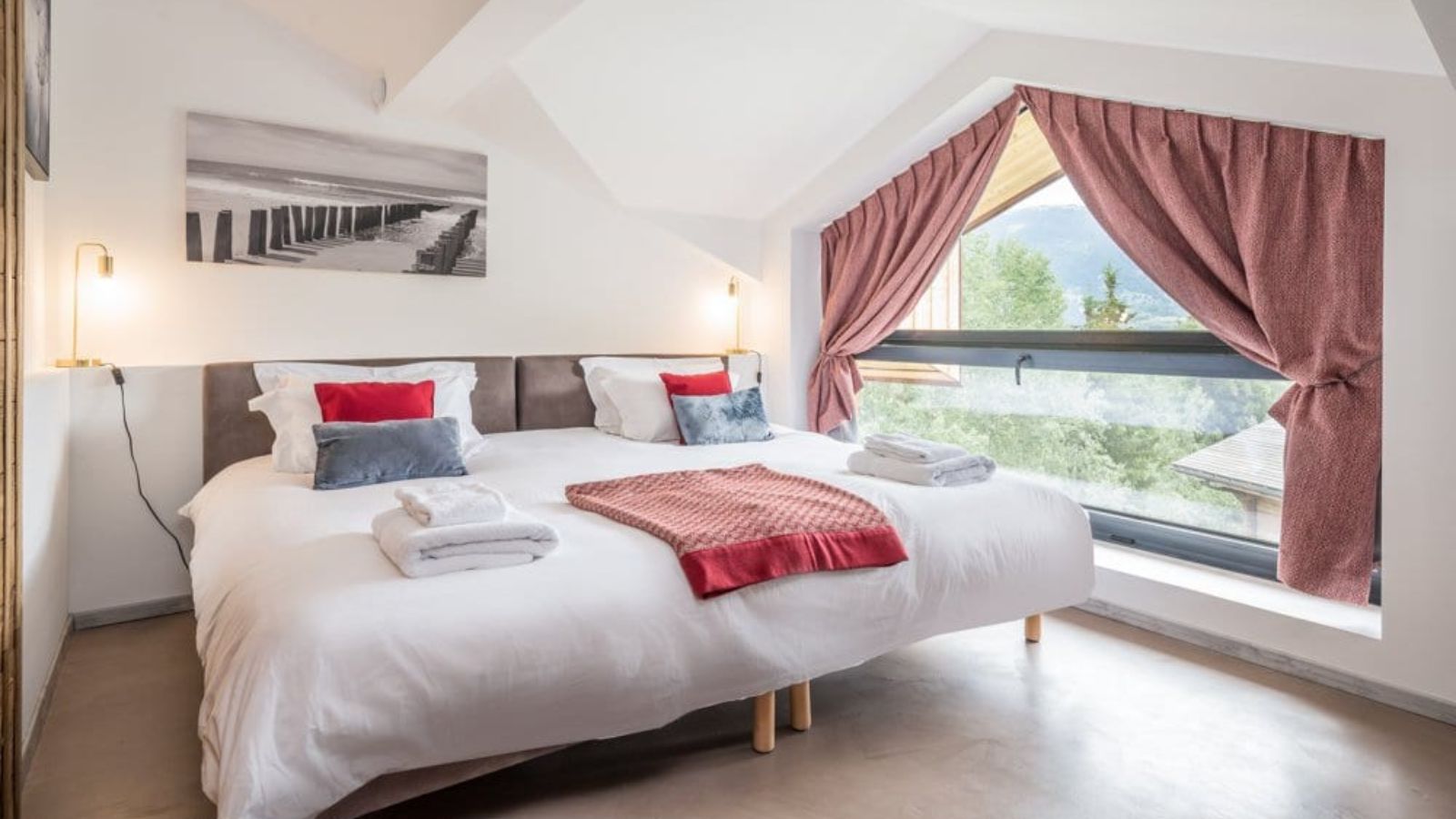 Luxury-Ski-Chalet-La-Tania-Chalet-3sixty-Oxford-Ski-Bedroom (1).jpg