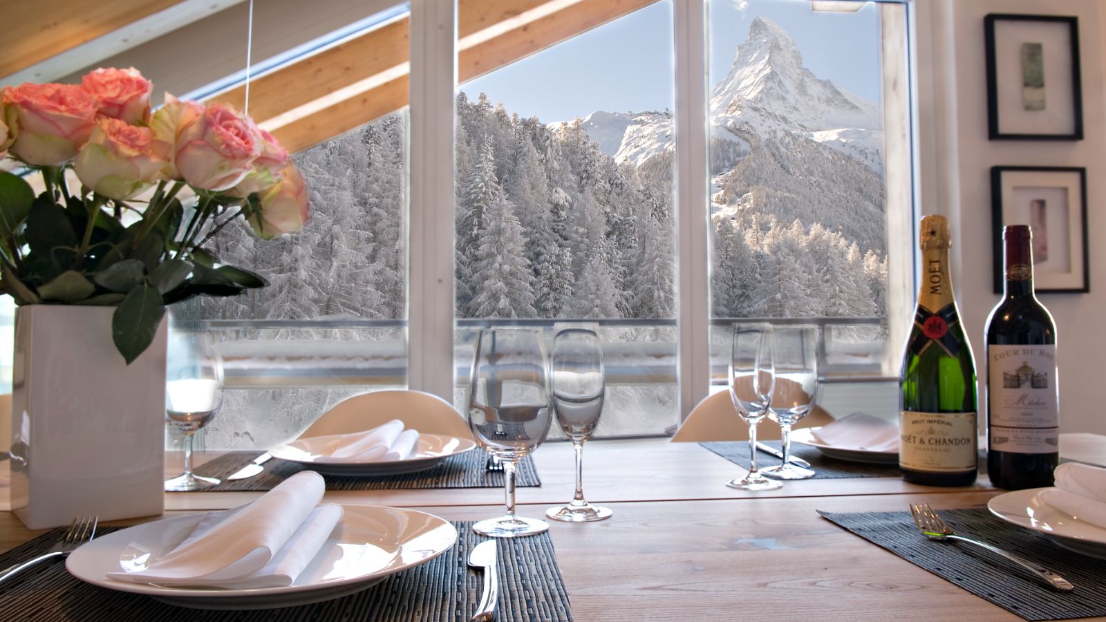 Luxury-Ski-Apartment-Zermatt-Chalet-Altesse-Oxford-Ski-Dining-Matterhorn-View.jpg