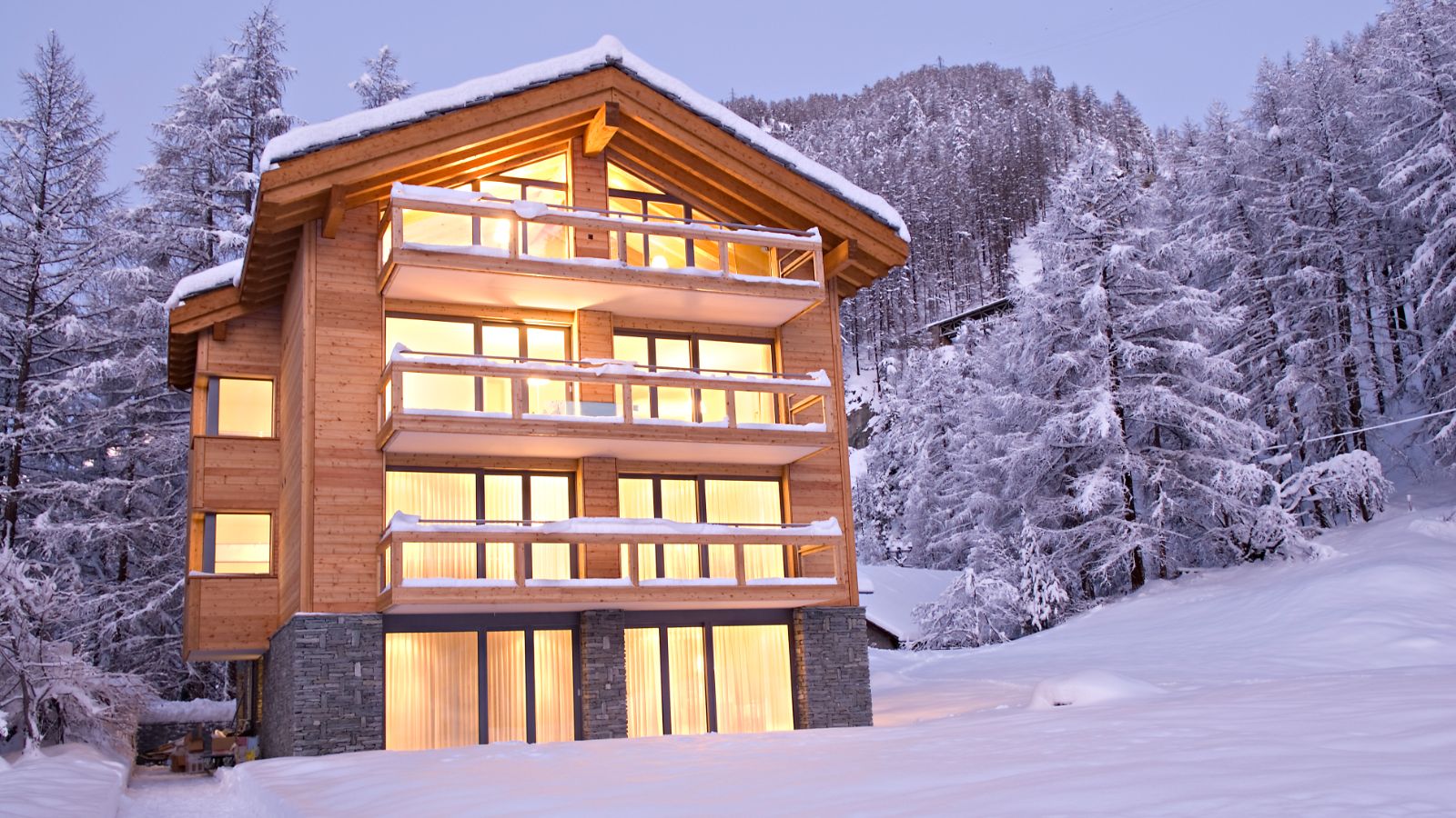 Luxury-Ski-Apartment-Zermatt-Chalet-Altesse-Oxford-Ski-Exterior.jpg
