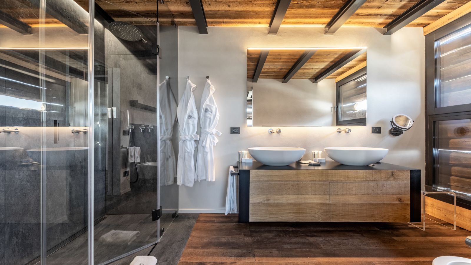 luxury-ski-chalets-cervinia-cocoon-deluxe-oxford-ski-bathroom1 (1).jpg
