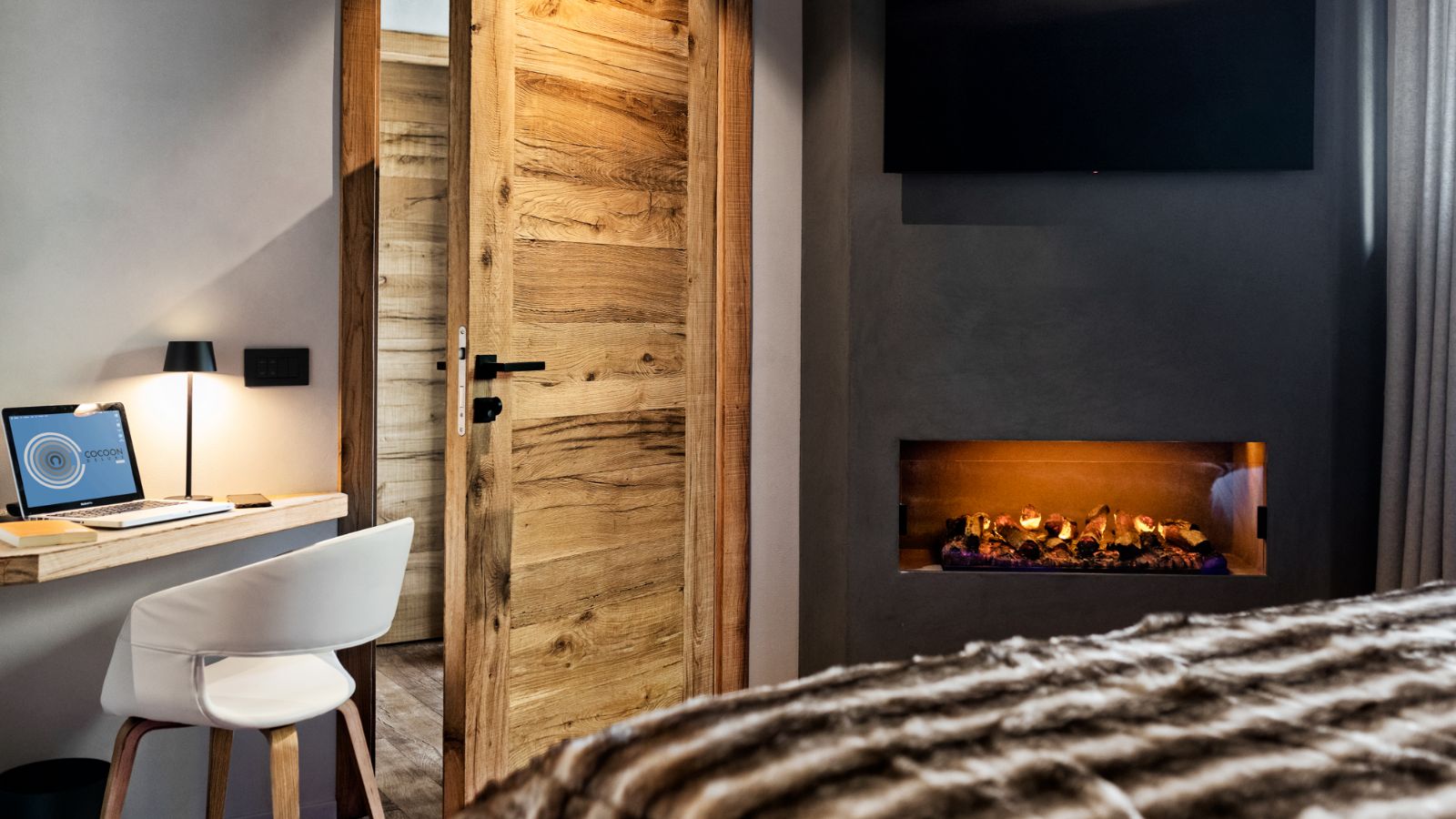 luxury-ski-chalets-cervinia-cocoon-deluxe-oxford-ski-bed (4).jpg