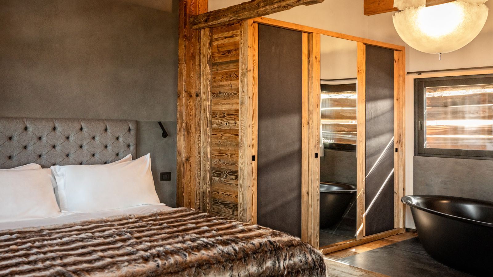 luxury-ski-chalets-cervinia-cocoon-deluxe-oxford-ski-bedroom.jpg