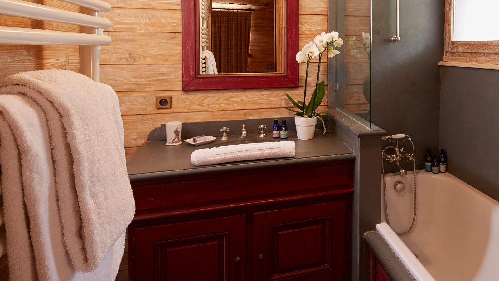 luxury-ski-chalet-meribel-foinsbois-oxford (10).jpg