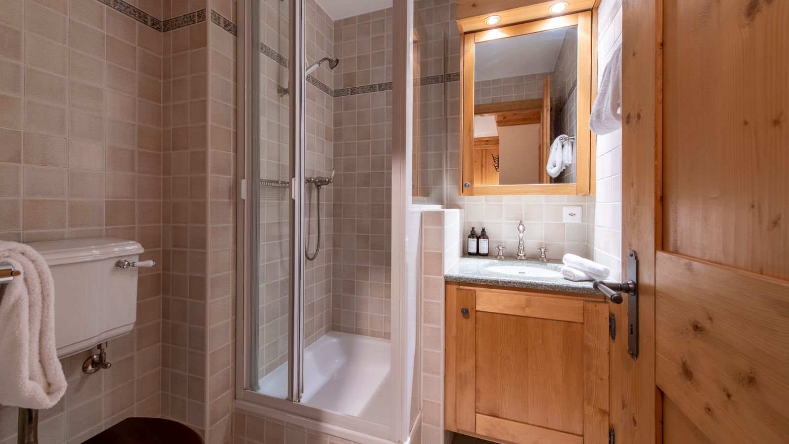 luxury-ski-chalet-verbier-ivouette-oxford-shower.jpg