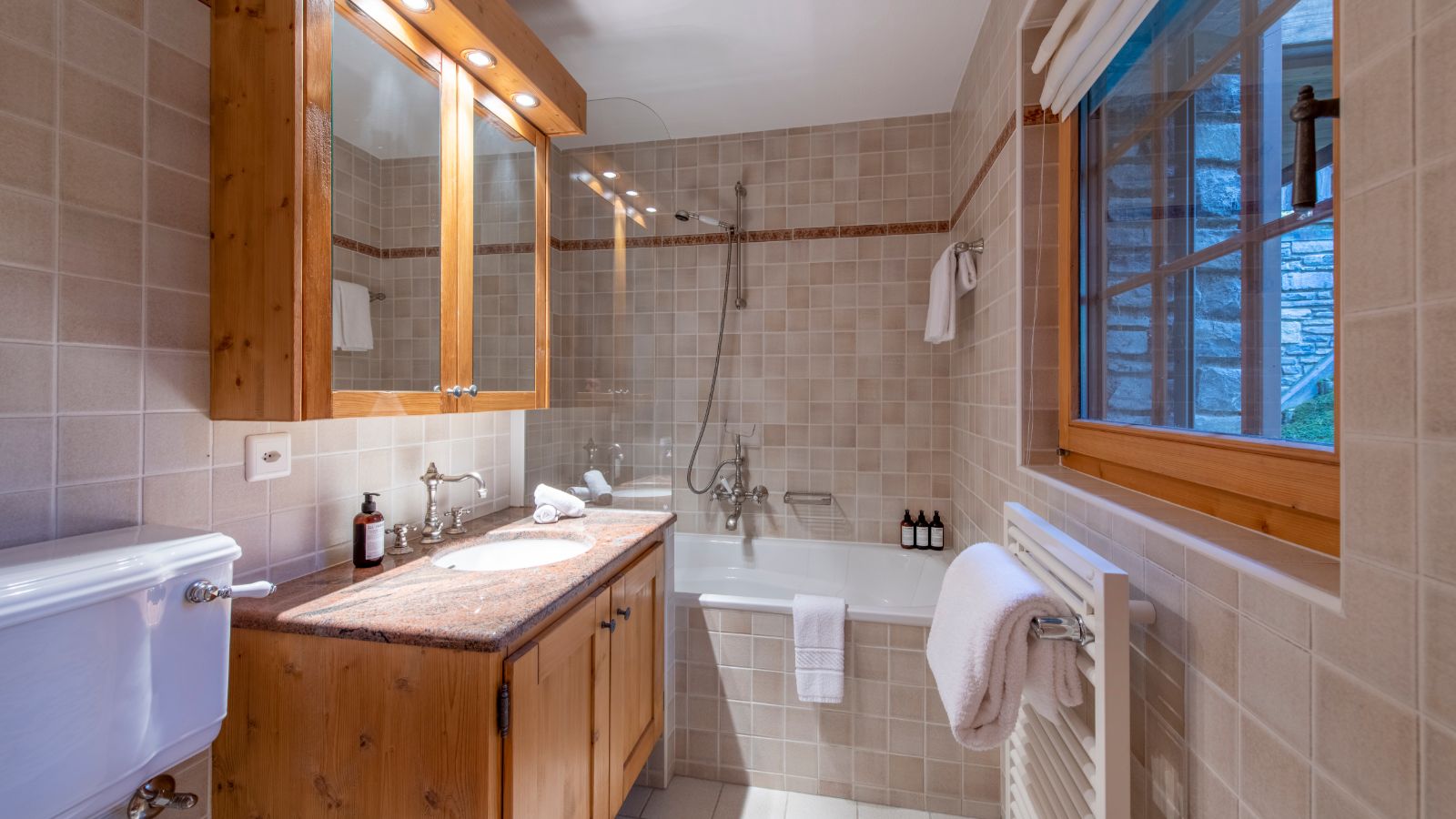 luxury-ski-chalet-verbier-ivouette-oxford-bathroom2.jpg