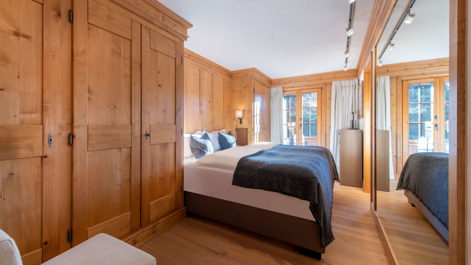 luxury-ski-chalet-verbier-ivouette-oxford-bed.jpg