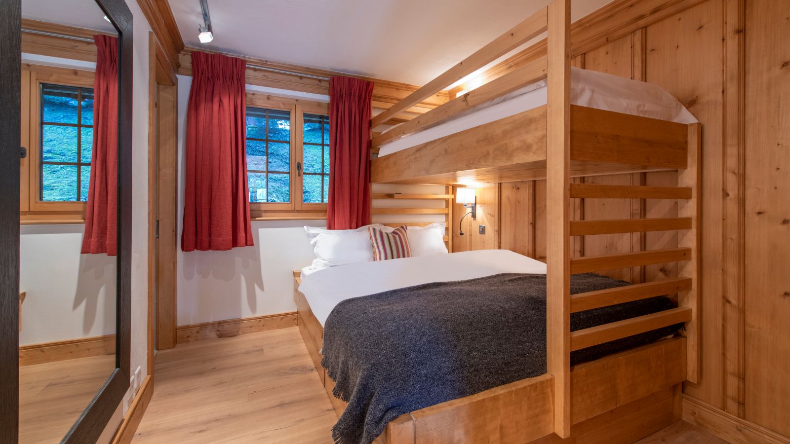 luxury-ski-chalet-verbier-ivouette-oxford-bunk.jpg