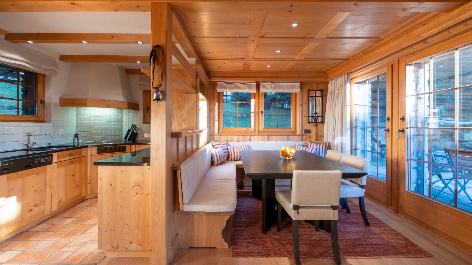 luxury-ski-chalet-verbier-ivouette-oxford-dining.jpg