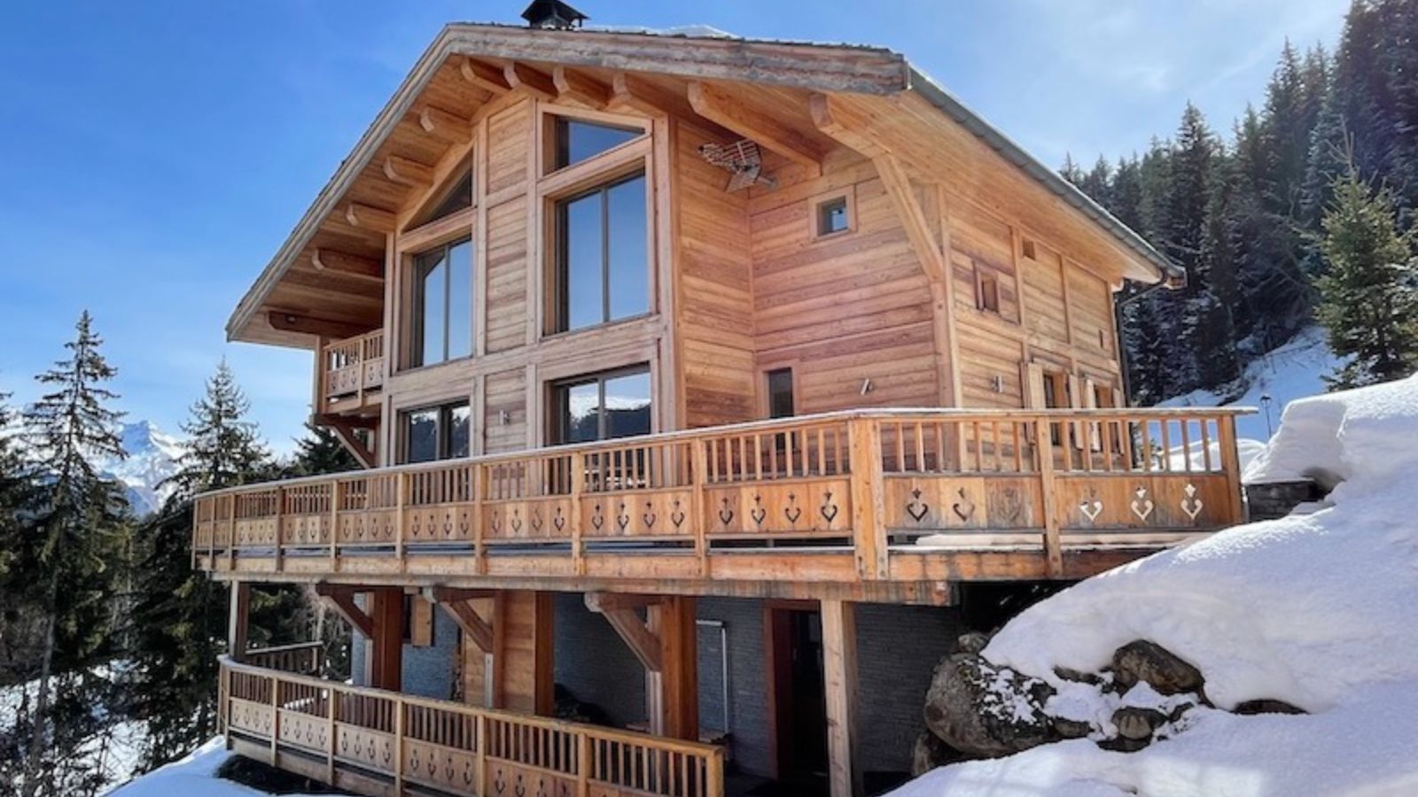 Luxury-Ski-Chalet-La-Tania-Chalet-Peppa-Oxford-Ski-exterior.jpg