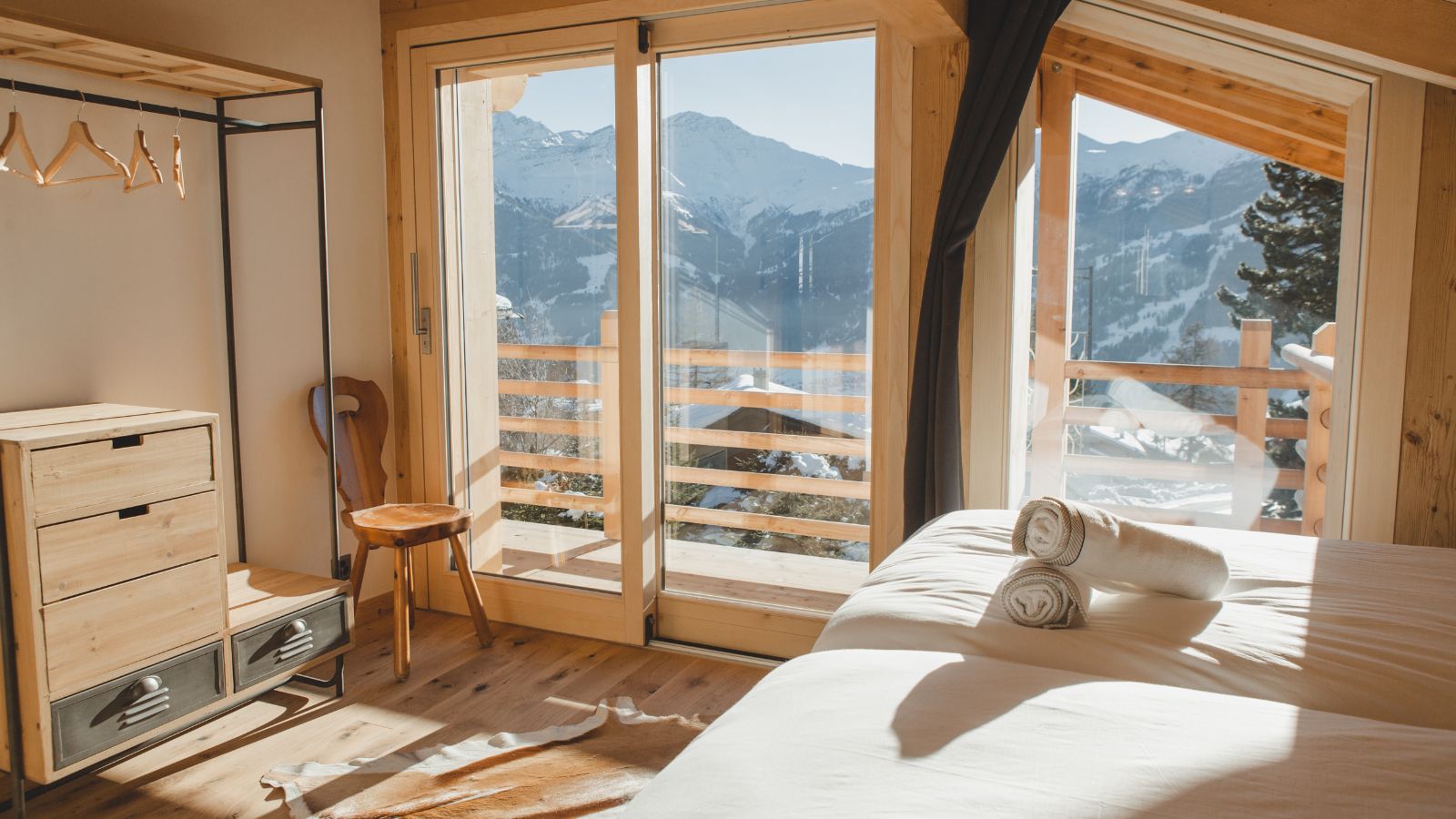 Luxury-ski-chalet-verbier-Chalet-Pierrepointe-Oxford-Ski-Bedroom (5).jpg