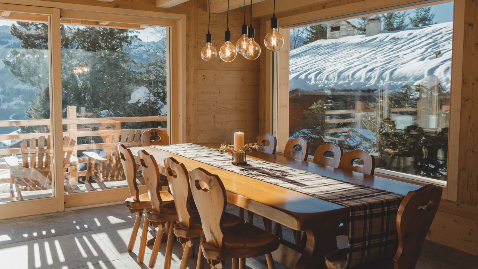 Luxury-ski-chalet-verbier-Chalet-Pierrepointe-Oxford-Ski-Dining (3).jpg