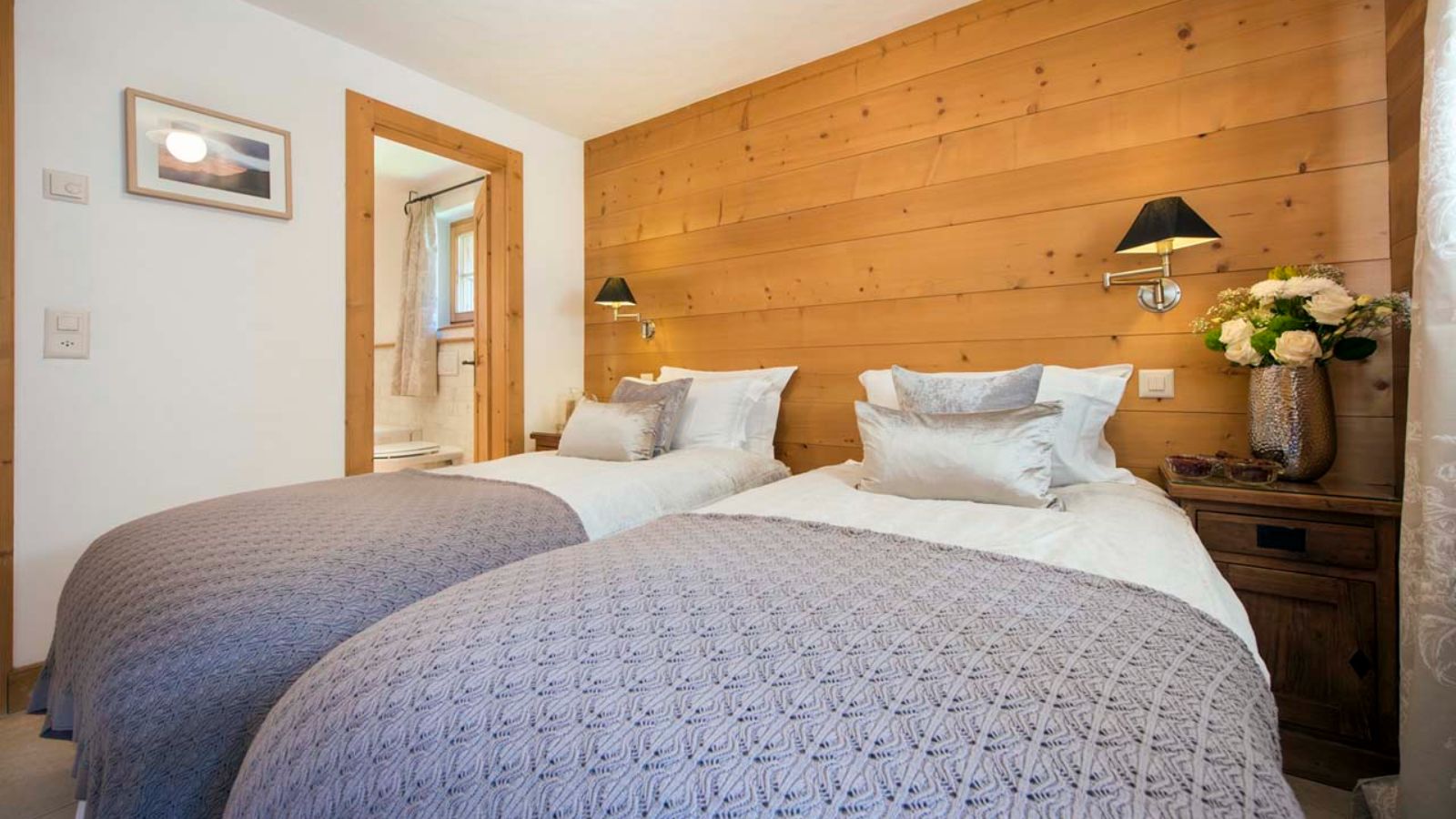 Luxury-Ski-Chalet-Verbier-Chalet-Max-Oxford-Ski-Bedroom (3).jpg