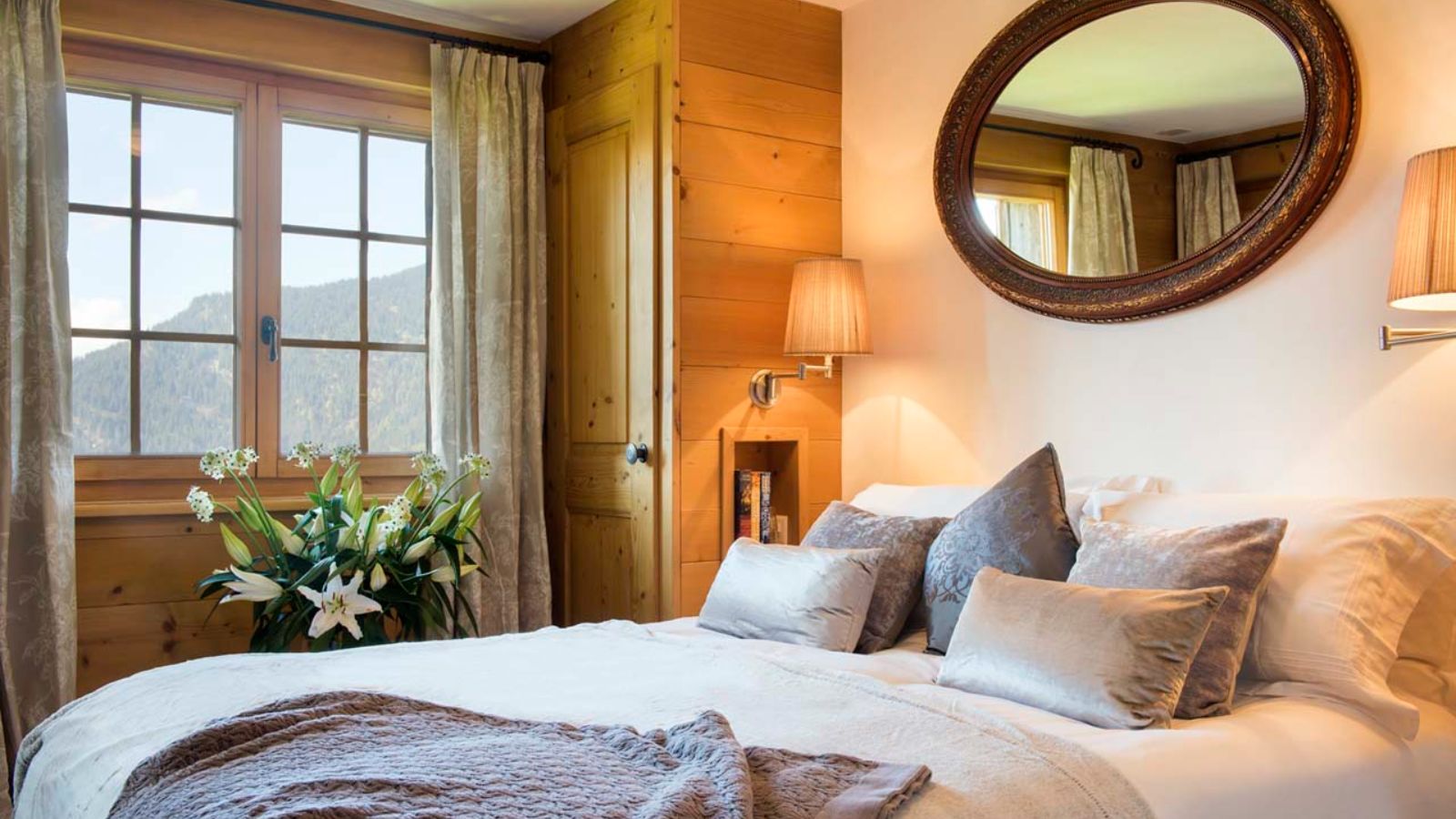 Luxury-Ski-Chalet-Verbier-Chalet-Max-Oxford-Ski-Bedroom (5).jpg