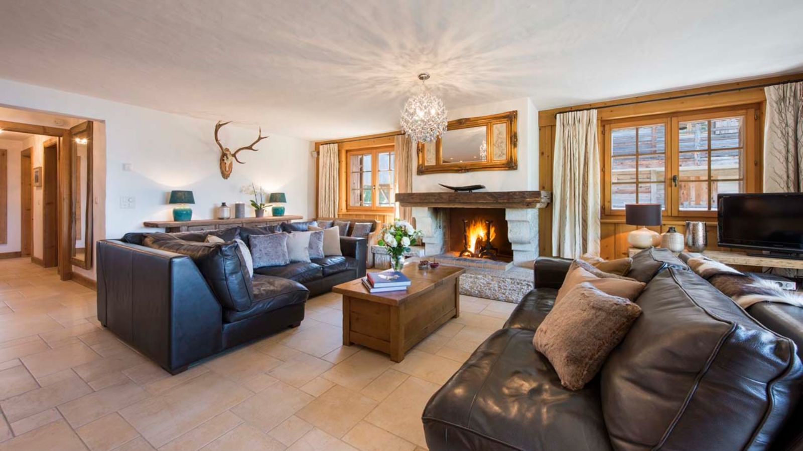 Luxury-Ski-Chalet-Verbier-Chalet-Max-Oxford-Ski-Lounge.jpg