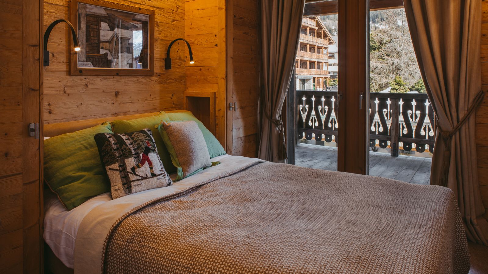 Luxury-Ski-Chalet-Verbier-Chalet-Valentine-Oxford-Ski-Bedroom (10).jpg