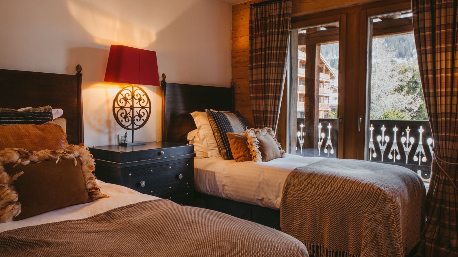 Luxury-Ski-Chalet-Verbier-Chalet-Valentine-Oxford-Ski-Bedroom (11).jpg