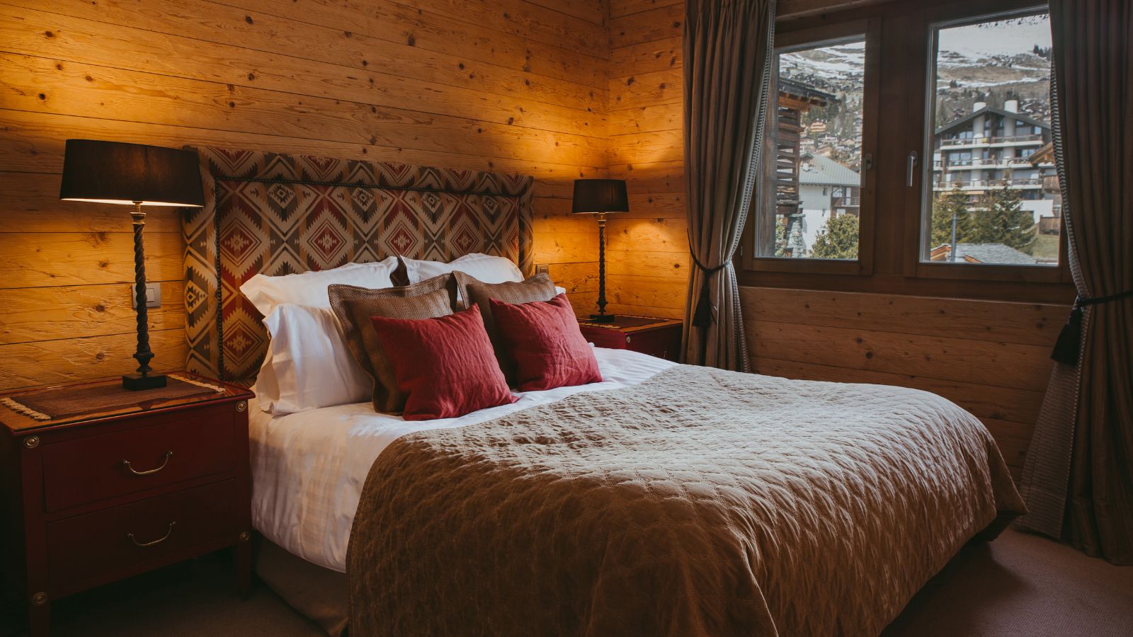 Luxury-Ski-Chalet-Verbier-Chalet-Valentine-Oxford-Ski-Bedroom (14).jpg