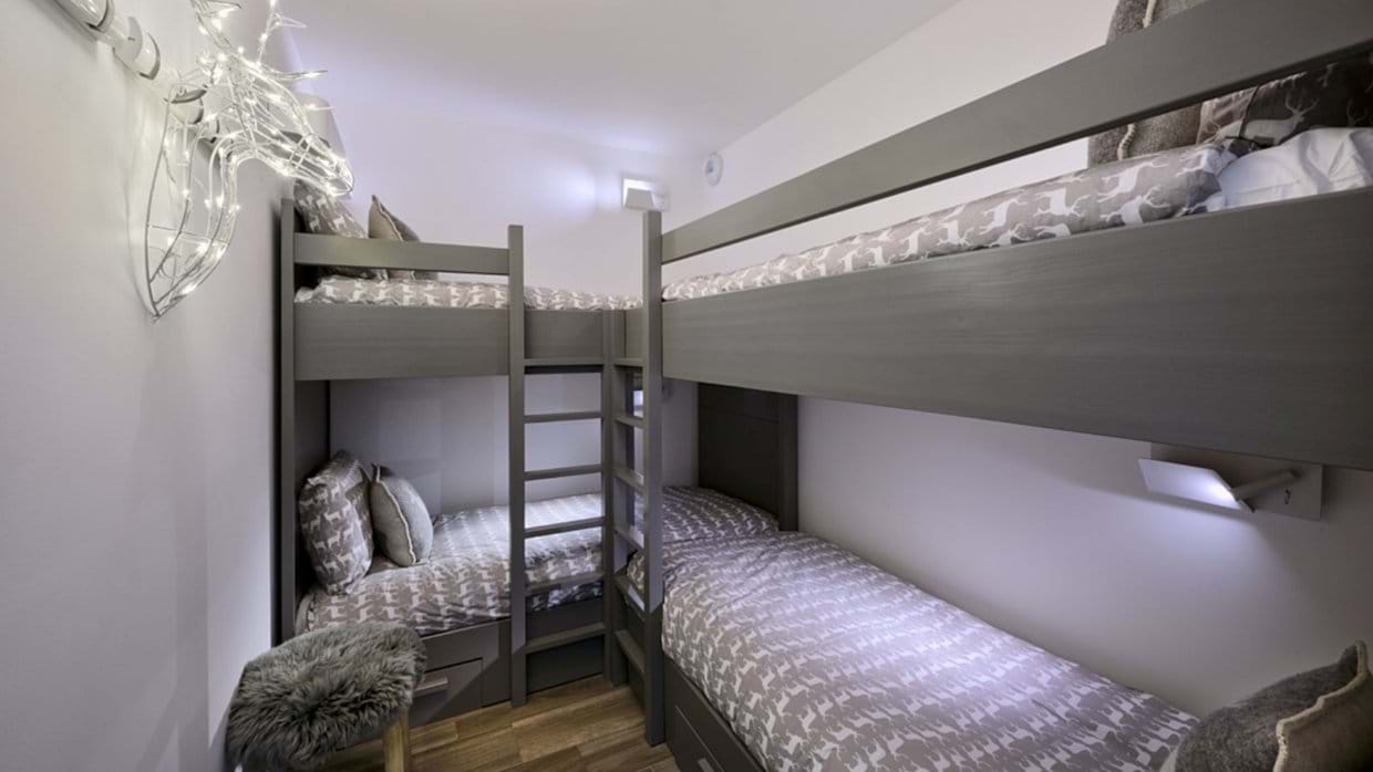 Luxury-Ski-Chalet-Morzine-Les-Abeilles-Oxford-Ski-Bedroom (1).jpg