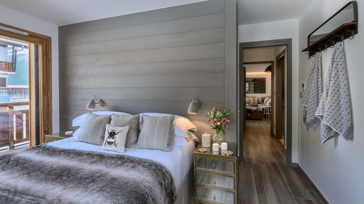 Luxury-Ski-Chalet-Morzine-Les-Abeilles-Oxford-Ski-Bedroom (3).jpg