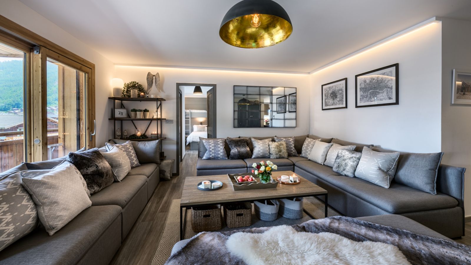 Luxury-Ski-Chalet-Morzine-Les-Abeilles-Oxford-Ski-Lounge (2).jpg