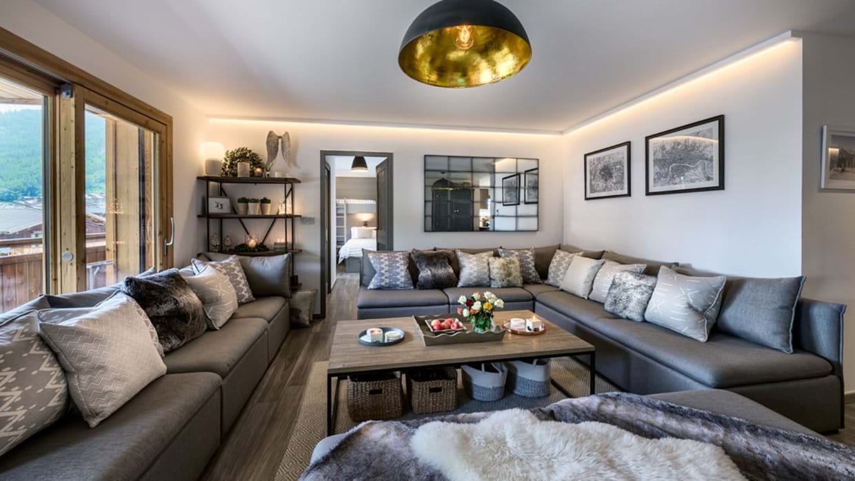 Luxury-Ski-Chalet-Morzine-Les-Abeilles-Oxford-Ski-Lounge (2).jpg