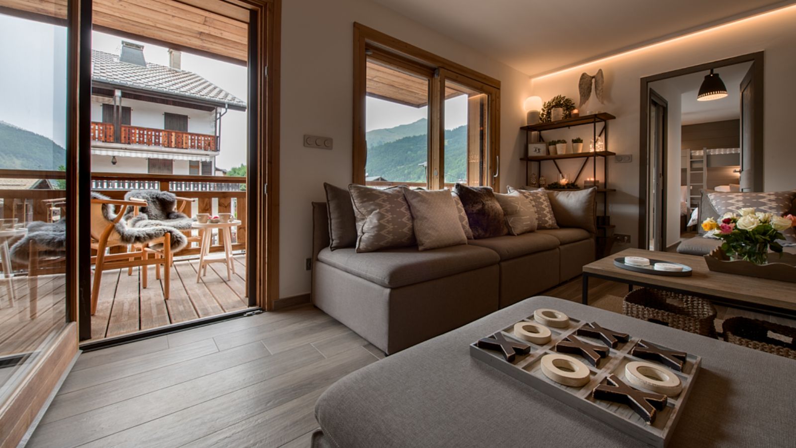 Luxury-Ski-Chalet-Morzine-Les-Abeilles-Oxford-Ski-Lounge (3).jpg