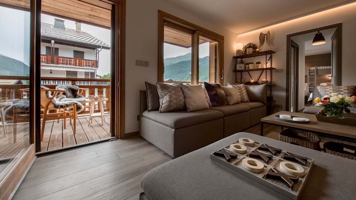 Luxury-Ski-Chalet-Morzine-Les-Abeilles-Oxford-Ski-Lounge (3).jpg