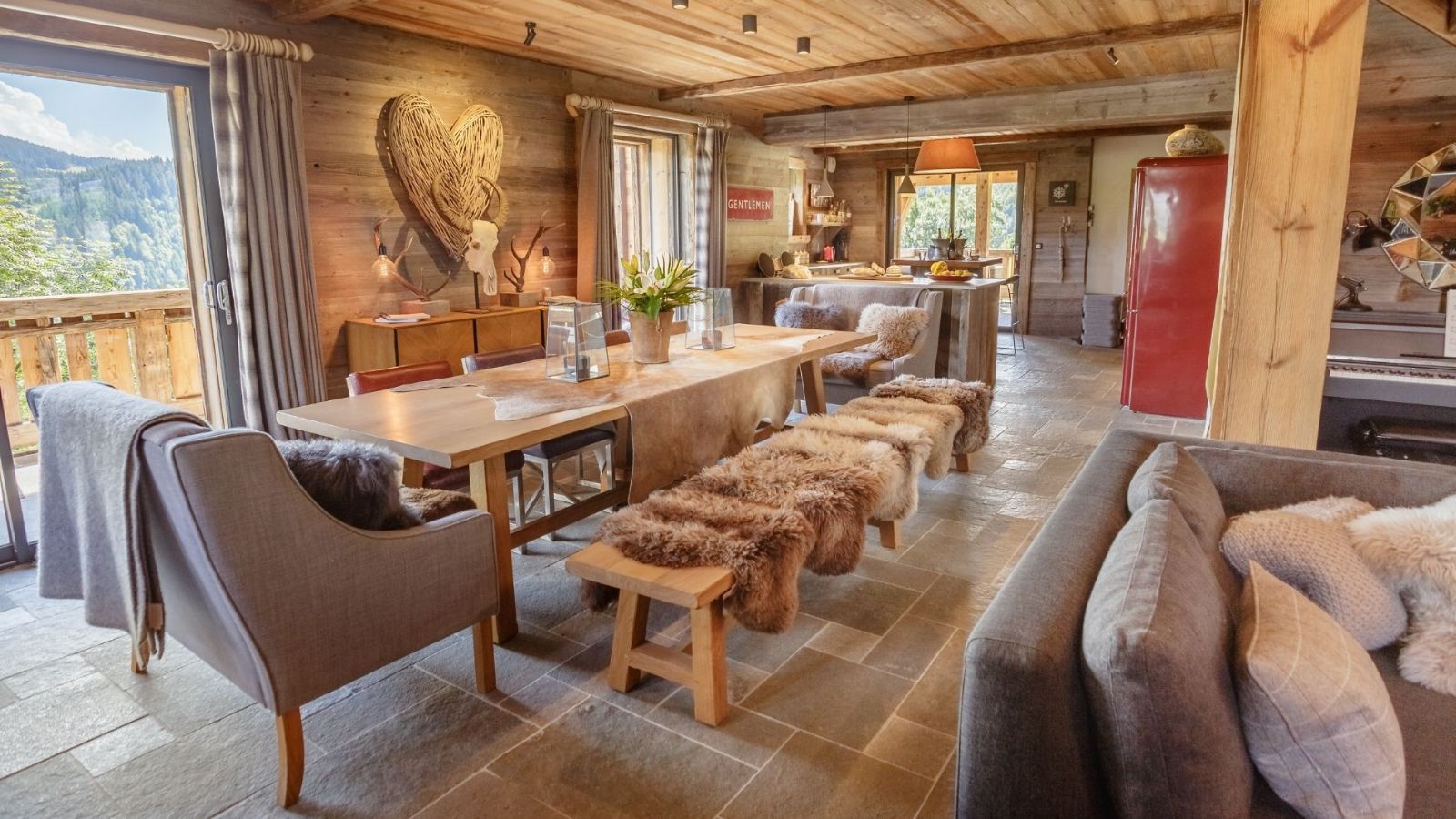 Luxury-Ski-Chalet-Les-Gets-Maison-dHiver-Oxford-Ski-Dining.jpg