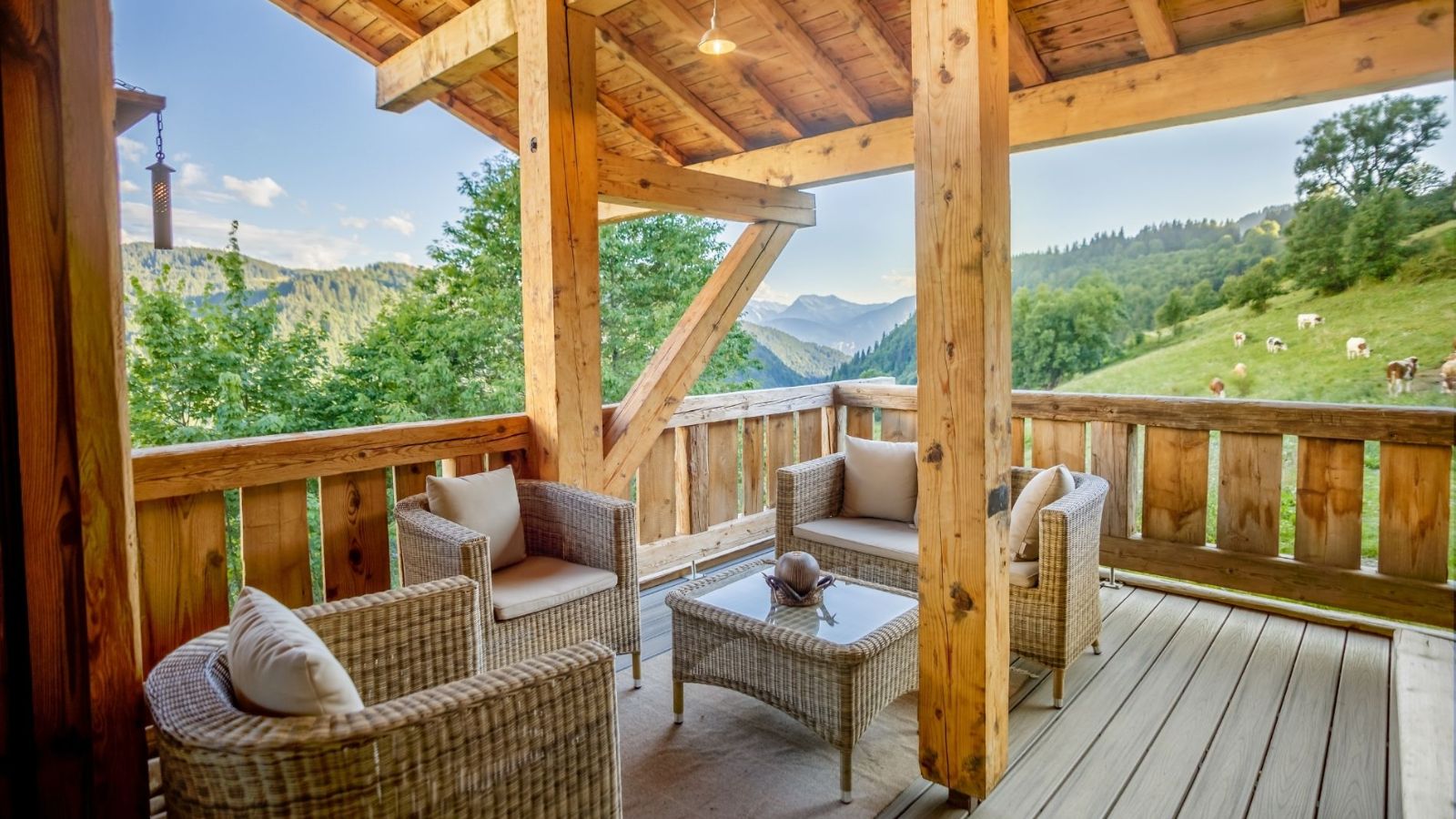 Luxury-Ski-Chalet-Les-Gets-Maison-dHiver-Oxford-Ski-terrace.jpg