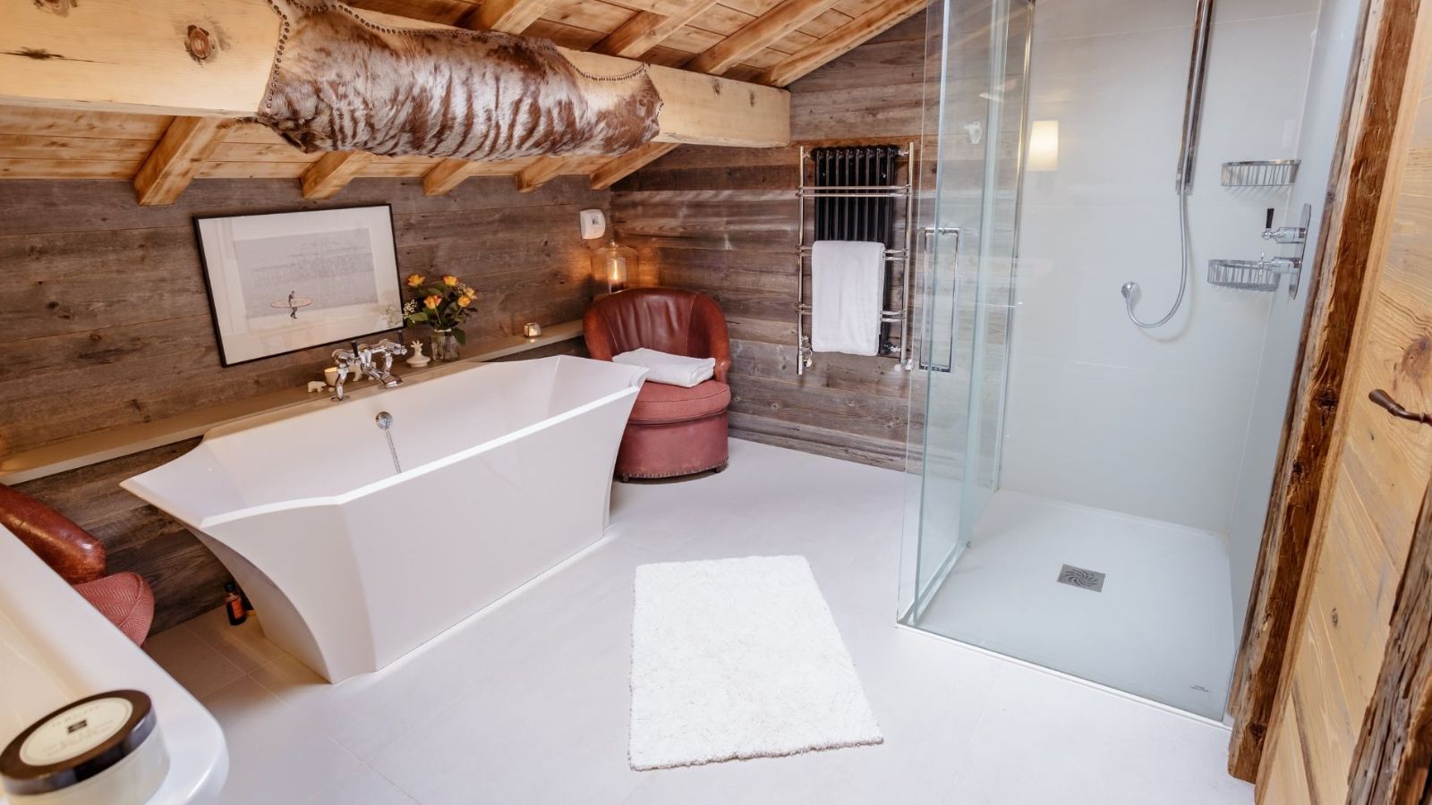 Luxury-Ski-Chalet-Les-Gets-Maison-dHiver-Oxford-Ski-Bathroom2.jpg