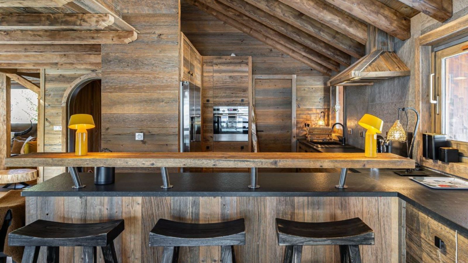 Luxury-ski-chalet-Meribel-Chalet-Haapiti-Oxford-Ski-Bar.jpg