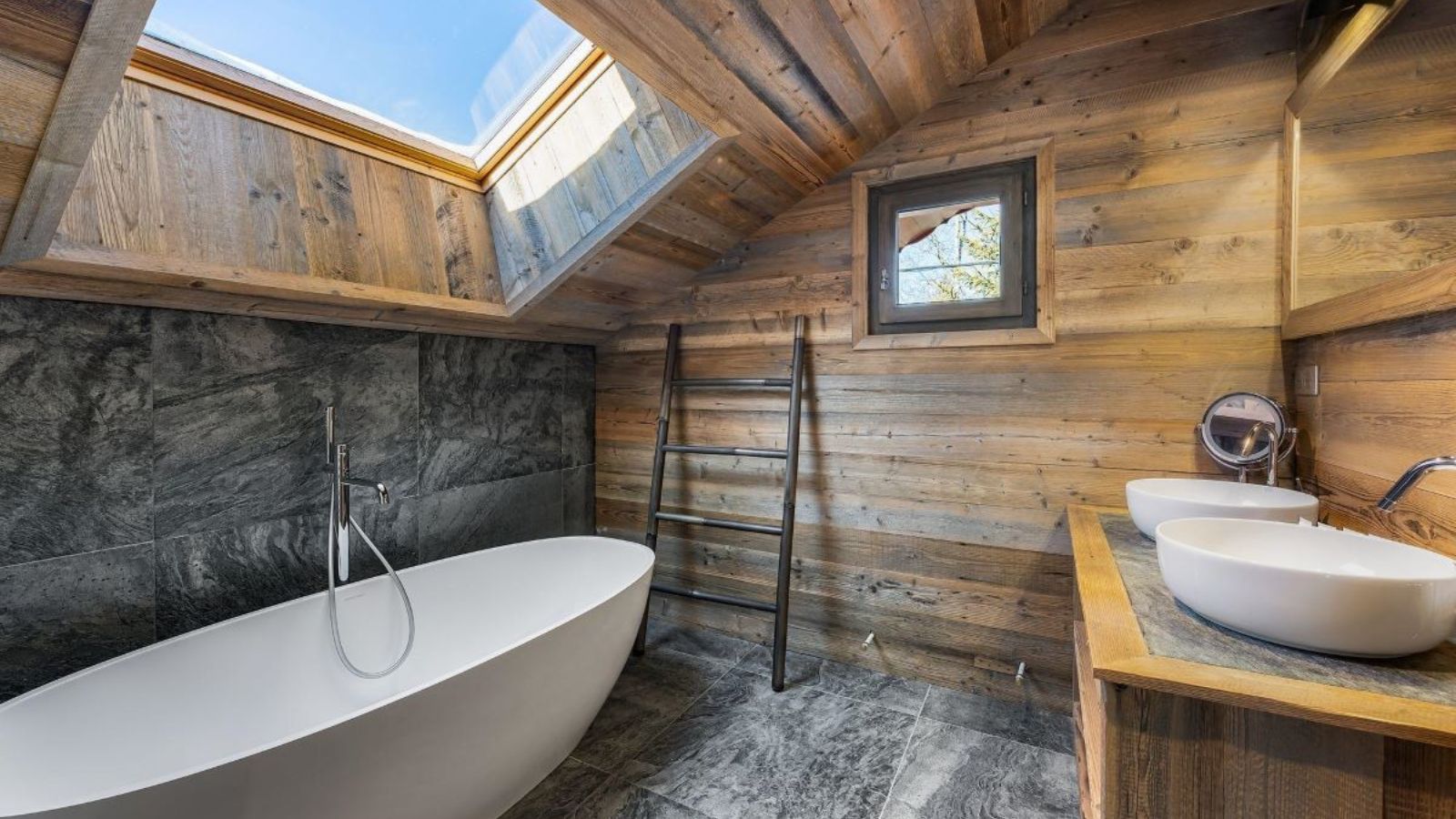 Luxury-ski-chalet-Meribel-Chalet-Haapiti-Oxford-Ski-Bathroom.jpg