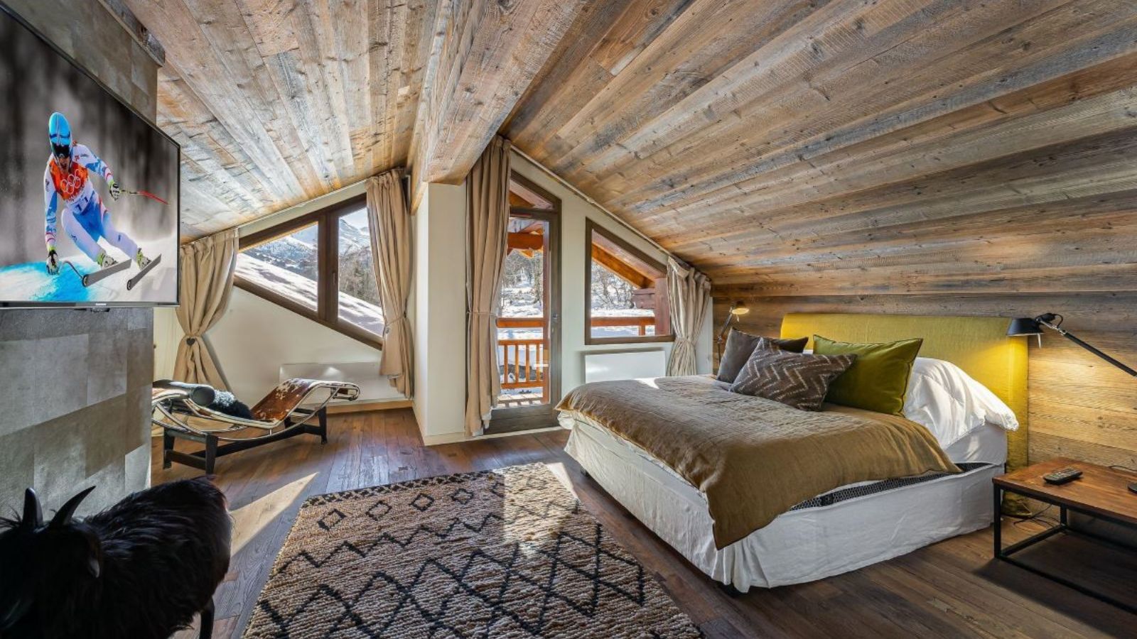 Luxury-ski-chalet-Meribel-Chalet-Haapiti-Oxford-Ski-Bedroom (3).jpg