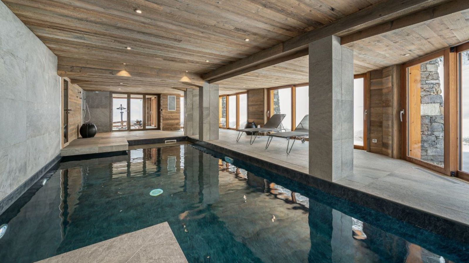 Luxury-ski-chalet-Meribel-Chalet-Haapiti-Oxford-Ski-Pool.jpg