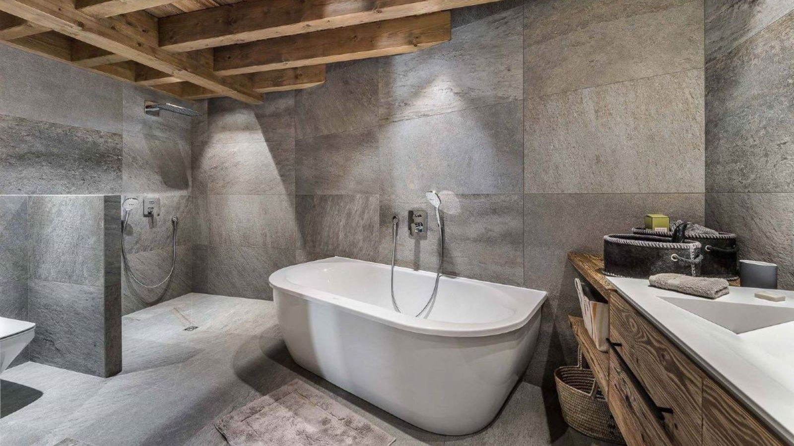 Luxury-Ski-Chalet-Meribel-Chalet-Fontany-Oxford-Ski-Bathroom.jpg