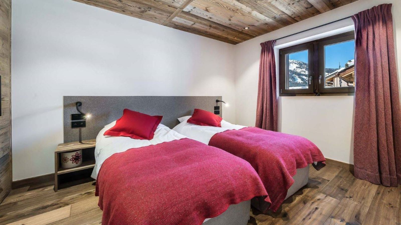 Luxury-Ski-Chalet-Meribel-Chalet-Fontany-Oxford-Ski-Bedroom (6).jpg