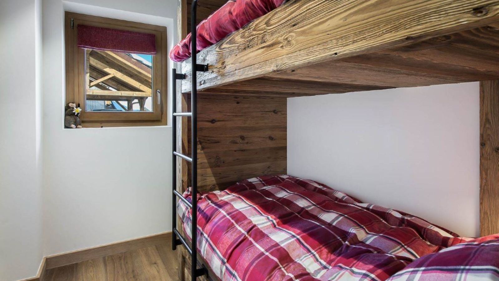 Luxury-Ski-Chalet-Meribel-Chalet-Fontany-Oxford-Ski-Bedroom (7).jpg