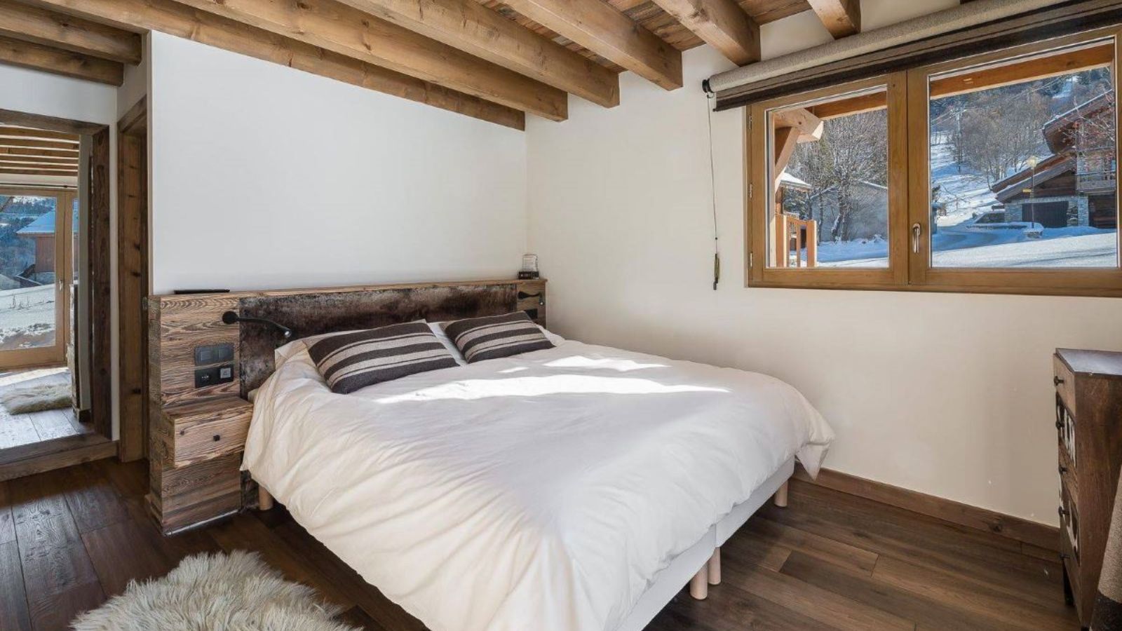Luxury-Ski-Chalet-Meribel-Chalet-Fontany-Oxford-Ski-Bedroom (12).jpg