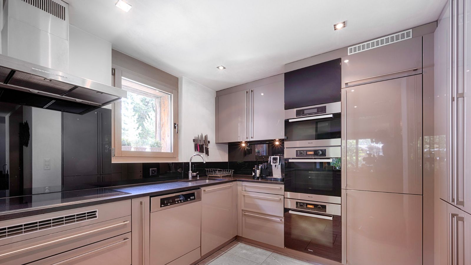 Luxury-Ski-chalet-Zermatt-Chalet-White-Pearl (32).jpg