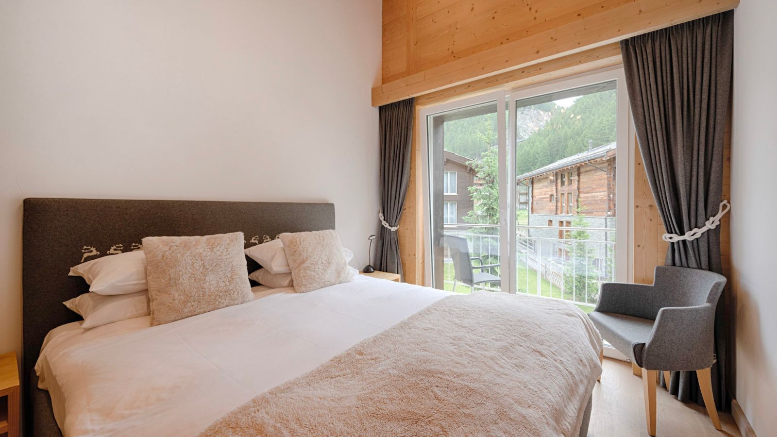 Luxury-Ski-Chalet-Zermatt-Tuftra4 (4).jpg