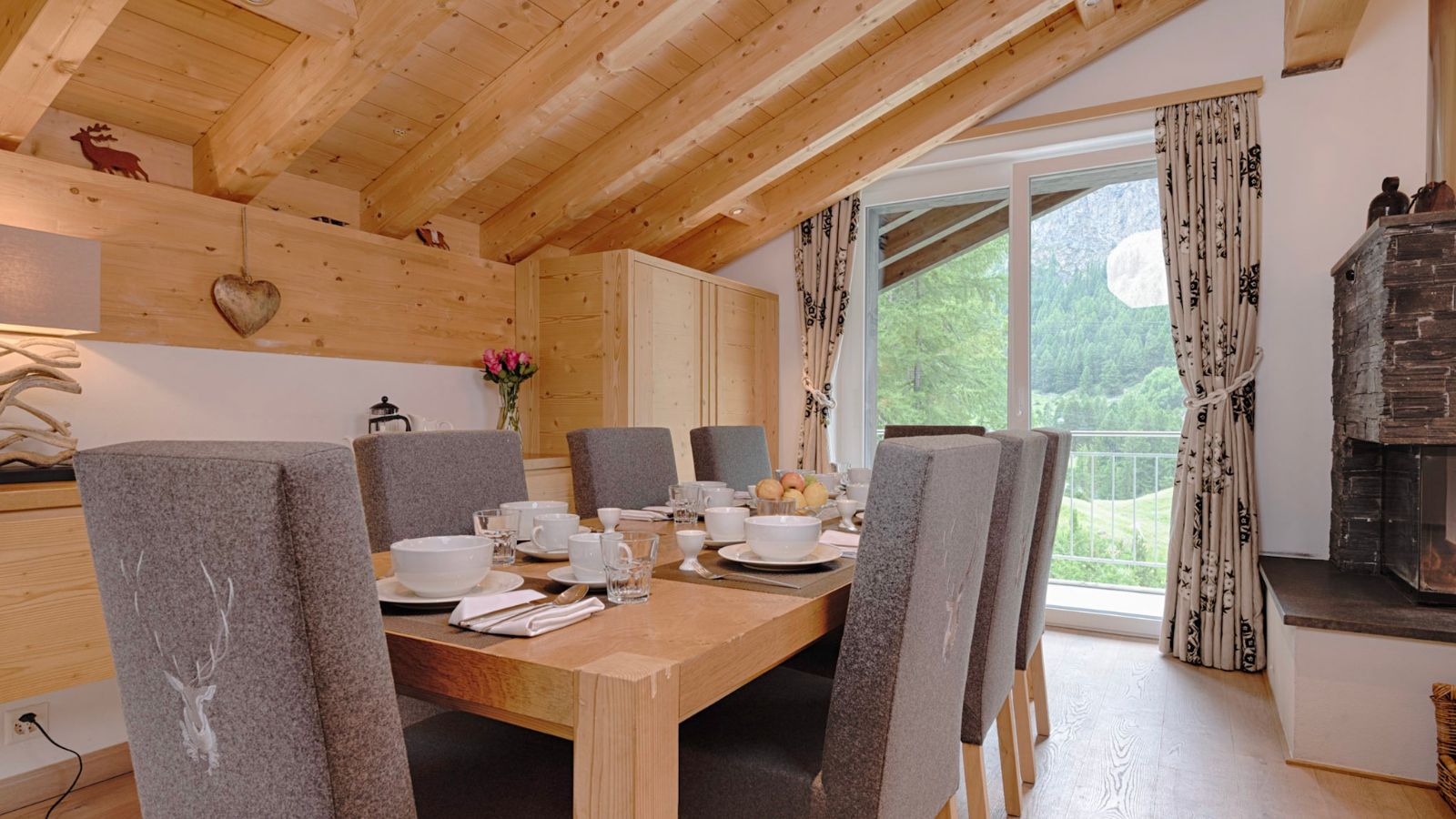 Luxury-Ski-Chalet-Zermatt-Tuftra4 (5).jpg