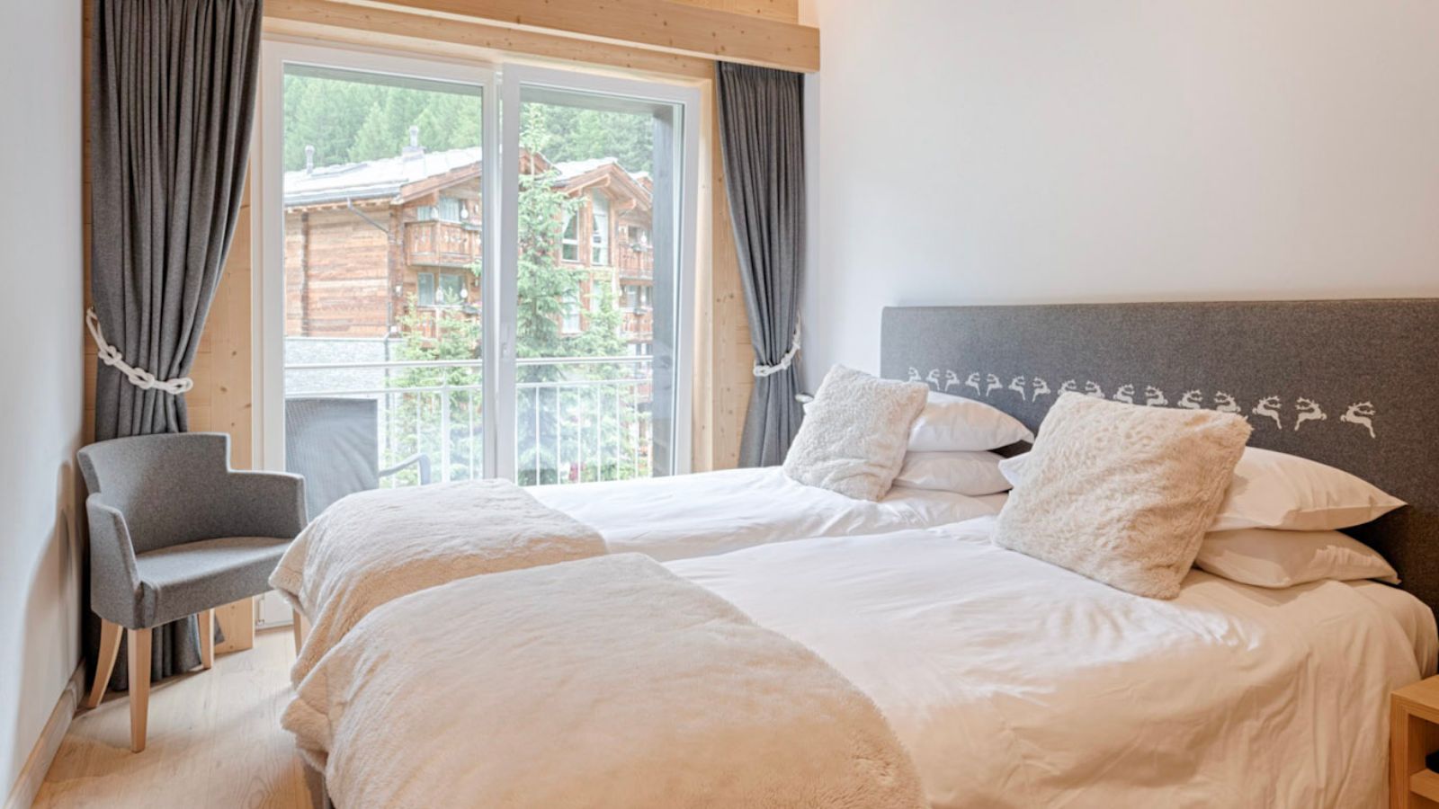 Luxury-Ski-Chalet-Zermatt-Tuftra6 (10).jpg