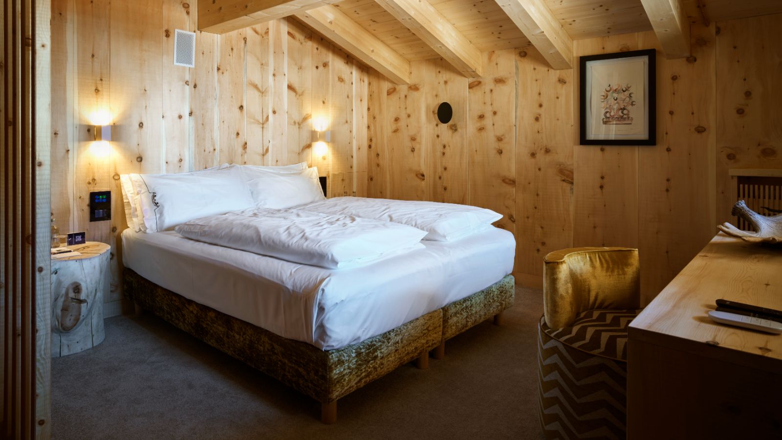 Luxury-ski-chalet-Cortina-Chalet-Serge-Oxford-Ski-Bedroom (2).jpg