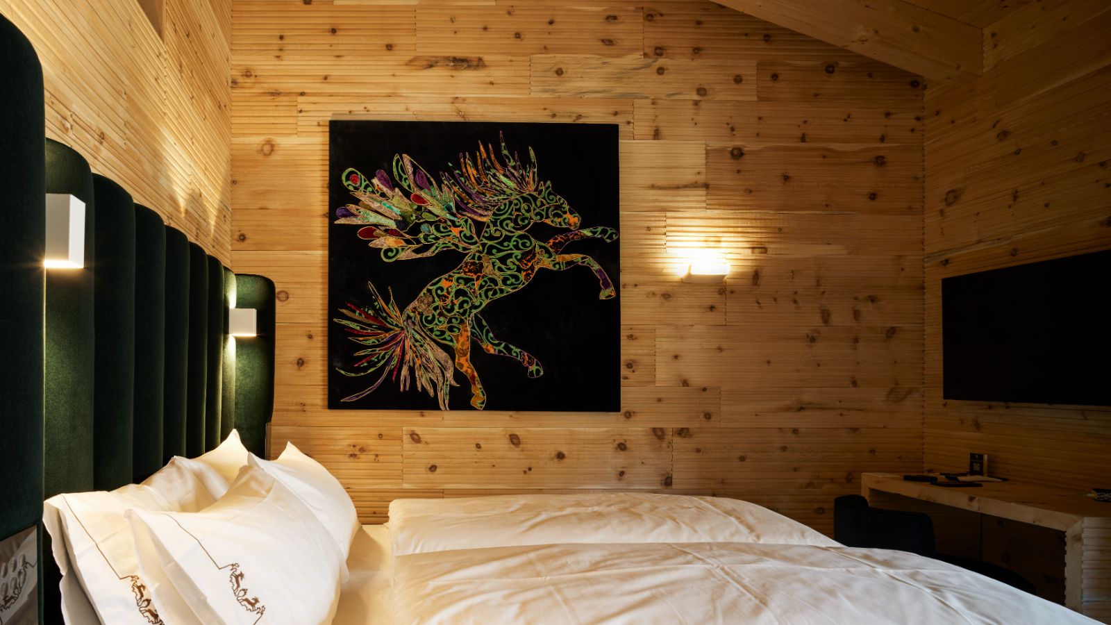 Luxury-ski-chalet-Cortina-Chalet-Serge-Oxford-Ski-Bedroom (3).jpg