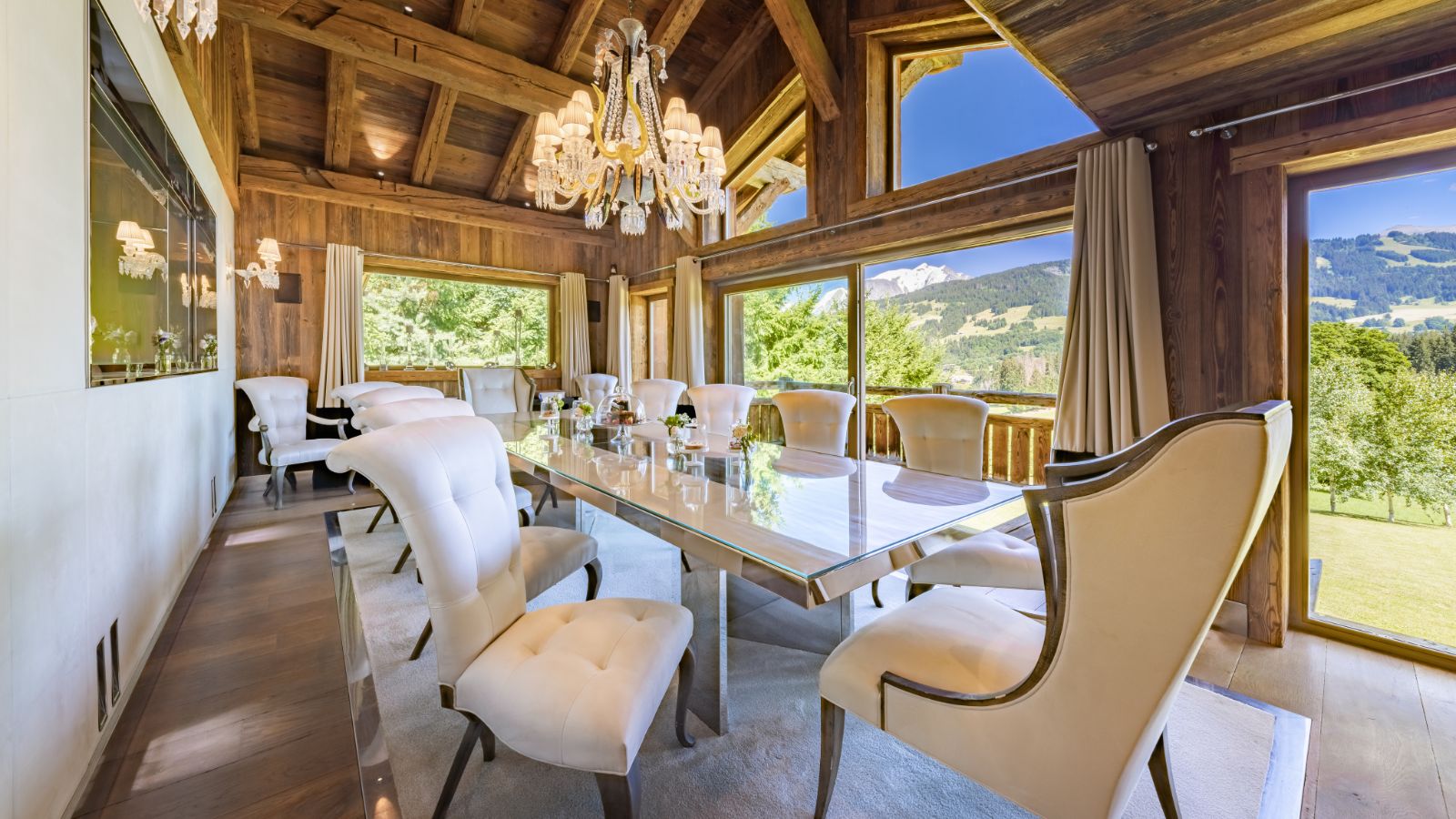 Luxury-Ski-Chalet-Megeve-Ultima-Megeve-Oxford-Ski-Dining.jpg