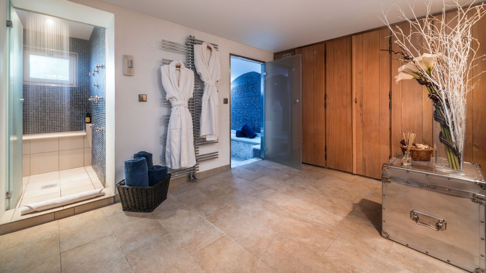 luxury-ski-chalet-meribel-arolla-oxfordski- spa.jpg