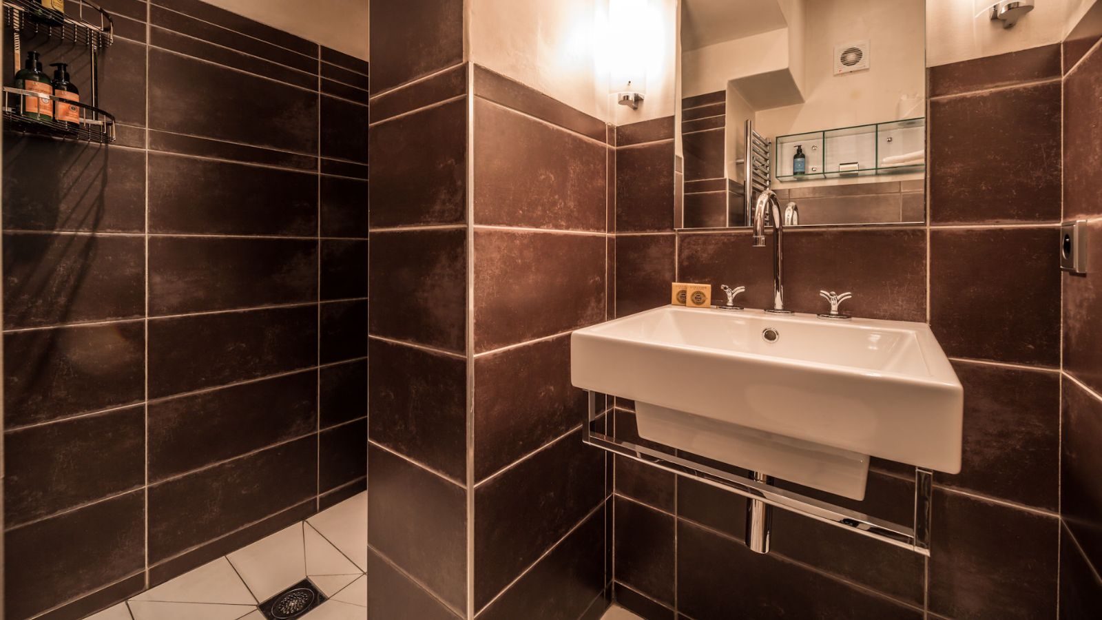 luxury-ski-chalet-meribel-arolla-oxfordski- bath2.jpg