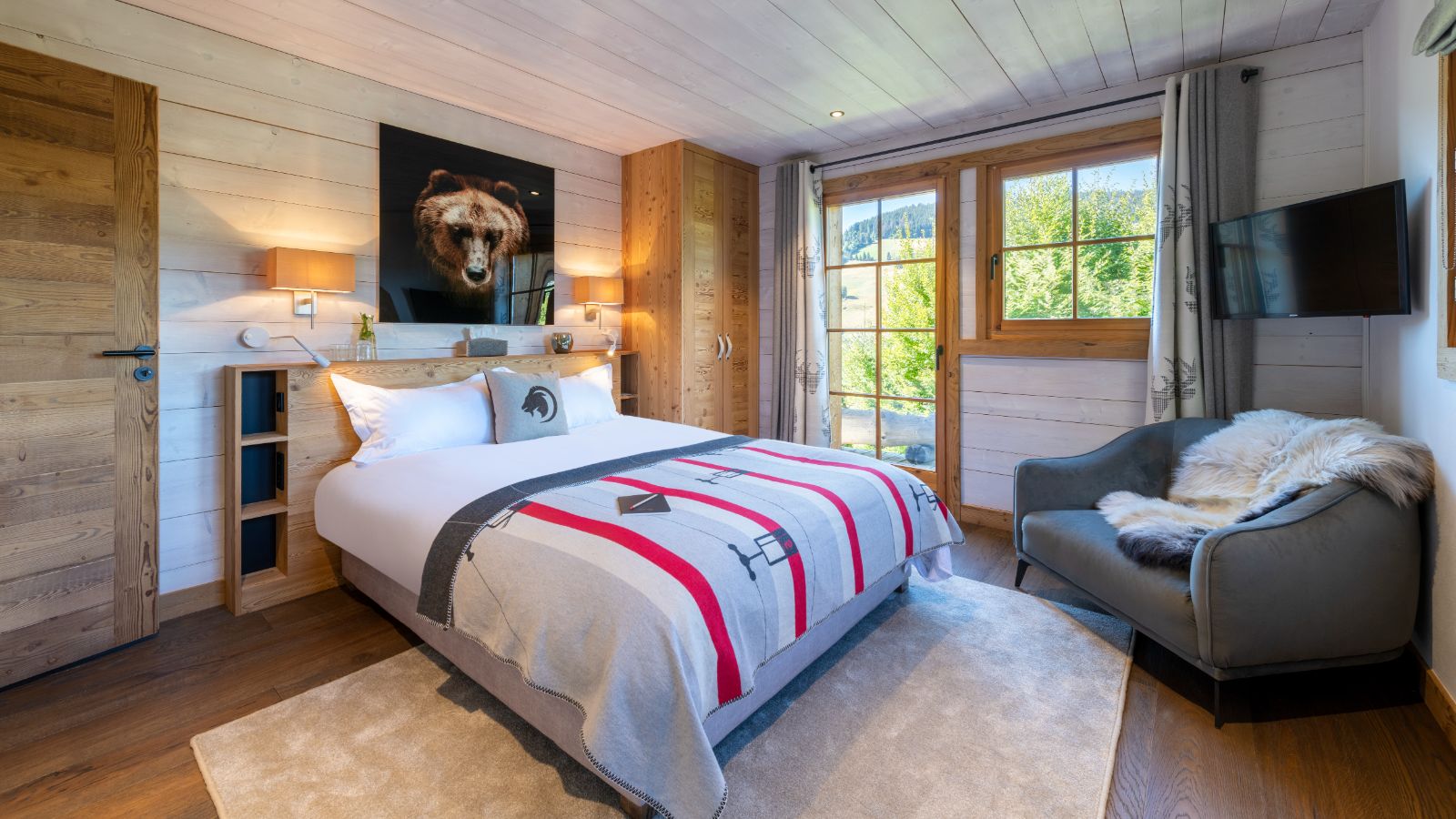 Luxury-Ski-Chalet-Megeve-Chalet-La-Connivence-Oxford-Ski-Bedroom (9).jpg